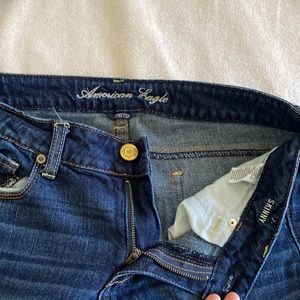 American eagle old school jeans. Size 6 Dark denim
